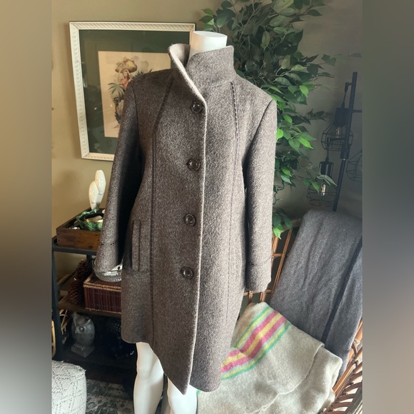 %100 Virgin Wool Coat - Picture 6 of 14